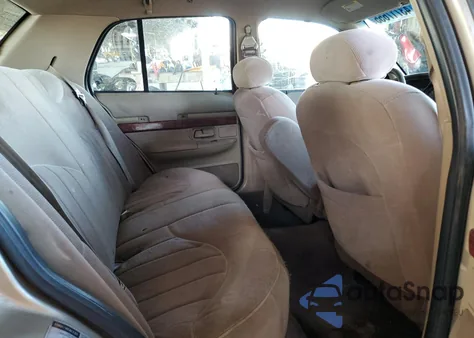 2000 Mercury Grand Marquis Gs z USA, uszkodzony, nr VIN 2MEFM74W7YX682098